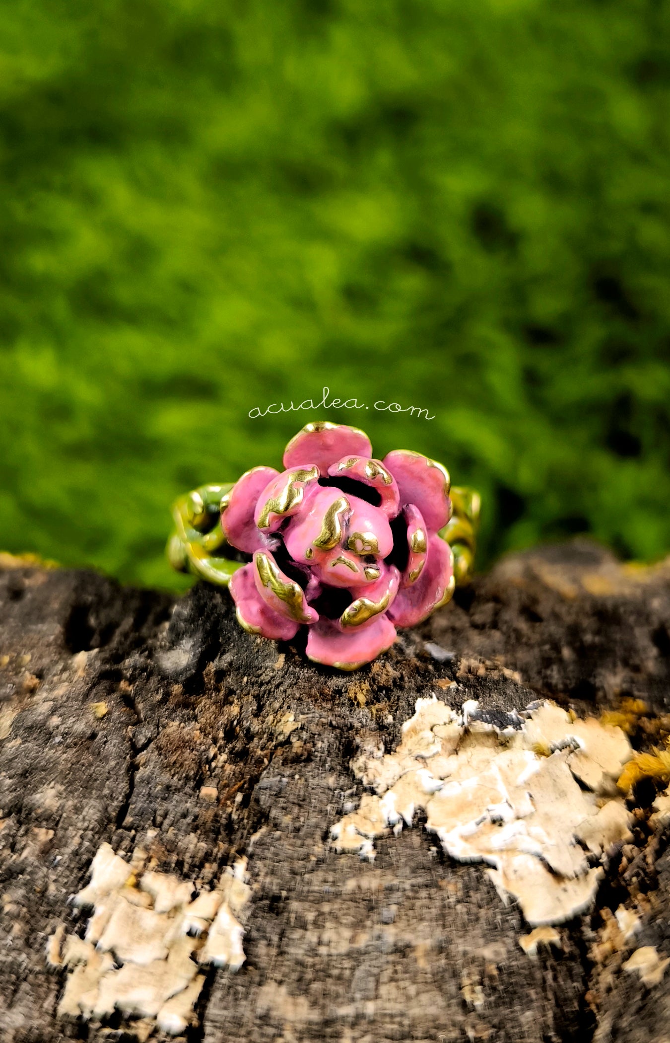 Titania Flower Ring, brass, hand-painted in pink and green – OOAK