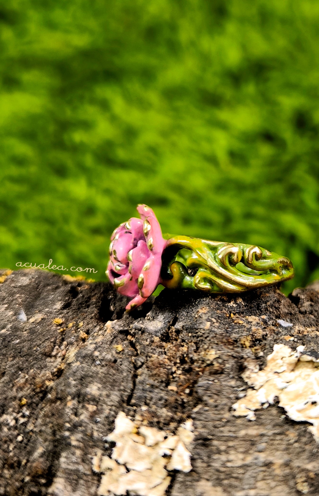Titania Flower Ring, brass, hand-painted in pink and green – OOAK