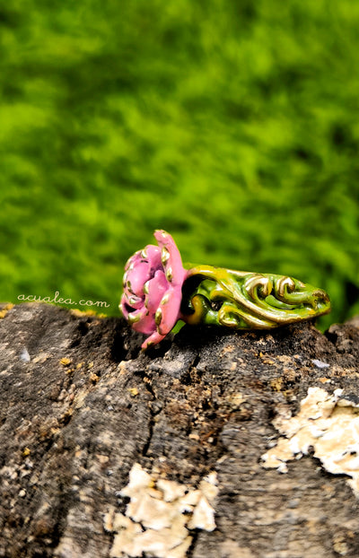 Titania Flower Ring, brass, hand-painted in pink and green – OOAK