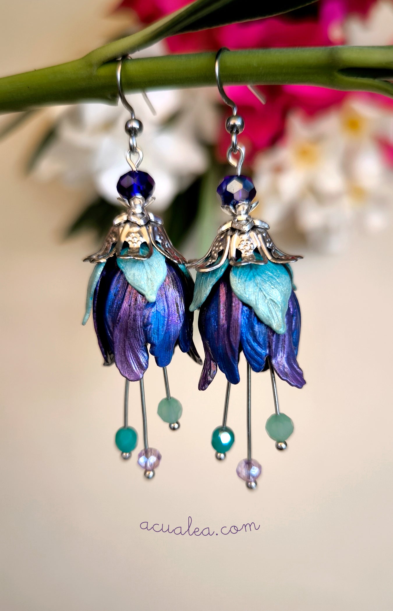 Pendientes de pétalos de hada azul oscuro